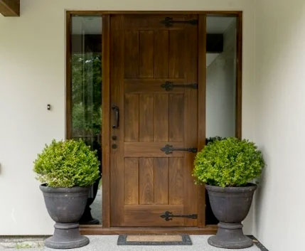 WHAT YOUR FRONT DOOR SAYS ABOUT YOUR HOME